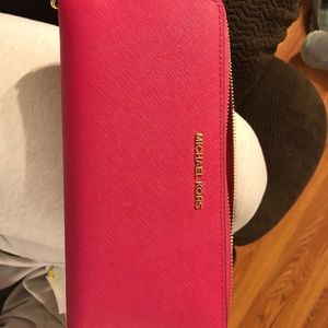 Michael kors wallet